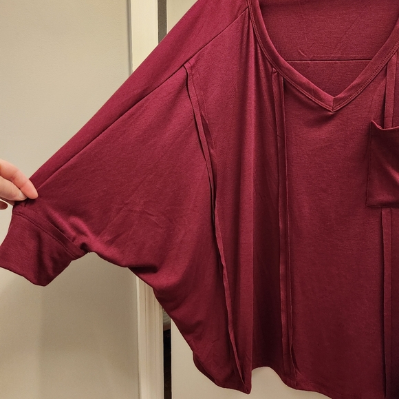 Never Worn - Andrèe flowy batwing blouse - Picture 2 of 4